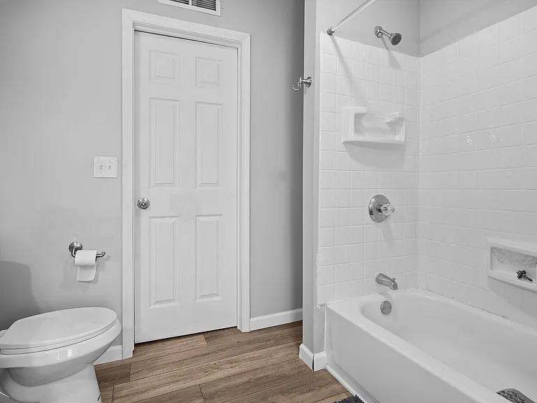 1842 Crawford Rd #6 — Photo 5