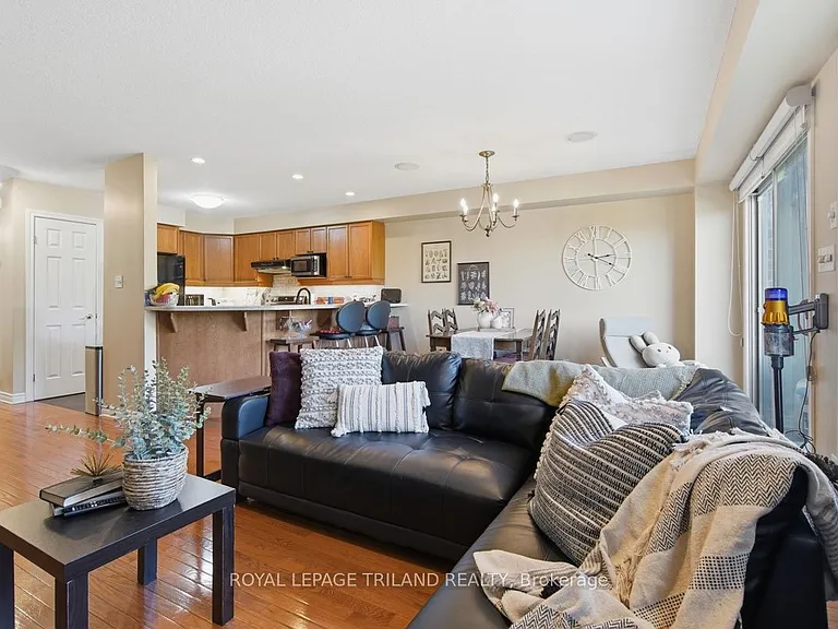 600 Hyde Park Rd #127 — Photo 9