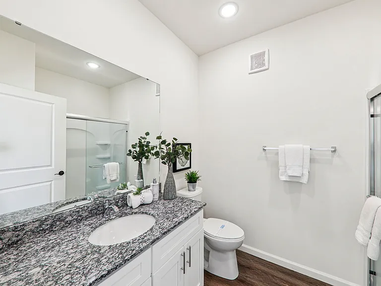 Thornwood Apartments — Photo 40