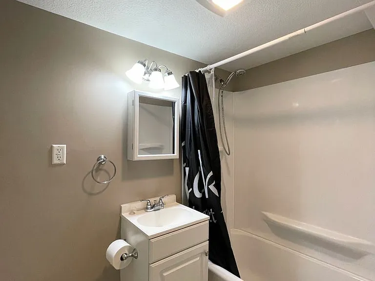 1002 N Grimes St — Photo 17