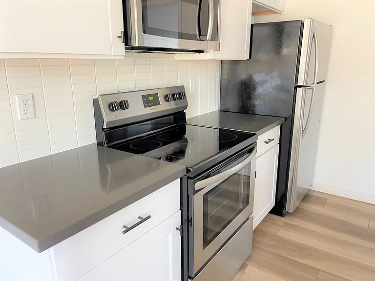 142 N Elm St #12 — Photo 6