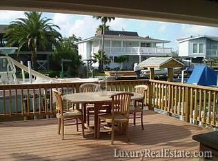 27 Flamingo Rd, Rockport, TX 78382