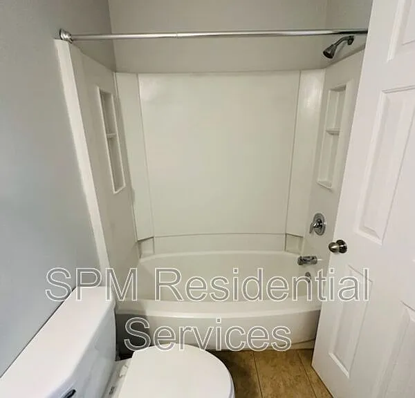 1811 Savannah Ct — Photo 15