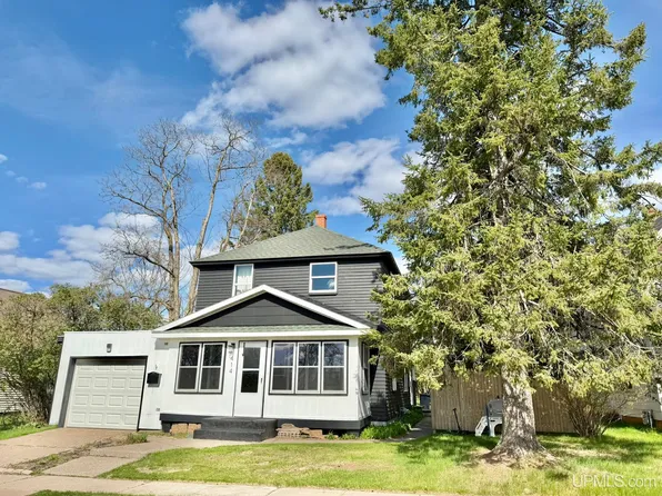 414 Chestnut St, Norway, MI 49870