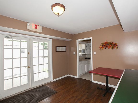 Entry has DBL doors.