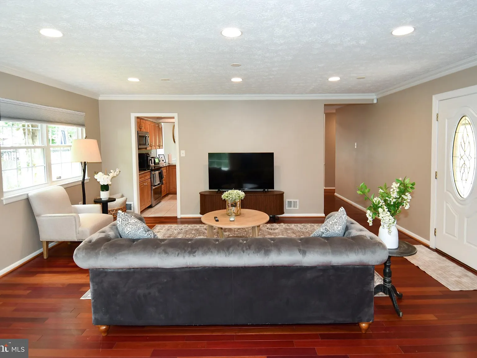 5 bed, 3.0 bath, 2600 sqft, $4,750 — Photo 4
