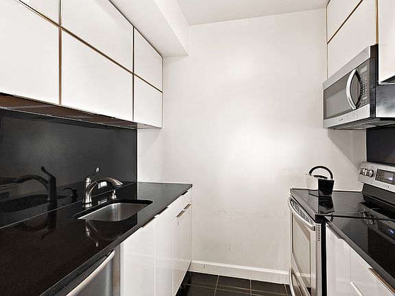 3rd image of 150 W 56th St APT 3108