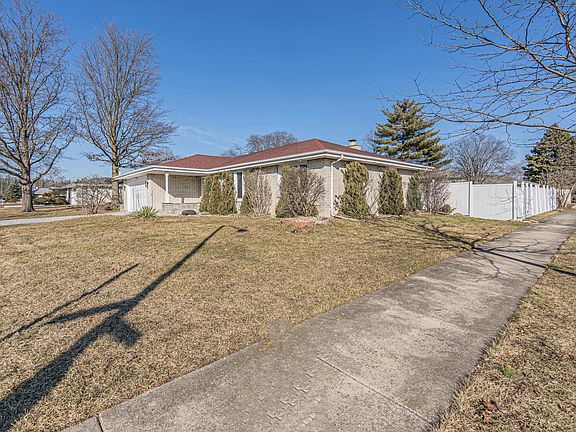 2nd image of 15147 Lilac Ct