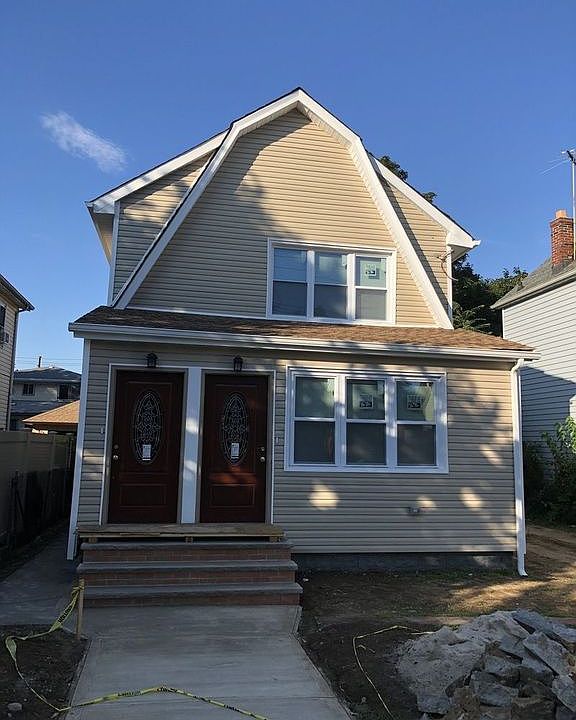 1st image of 10987 142nd St