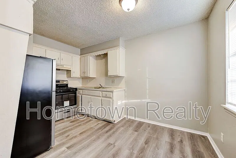 1 bed, 1.0 bath, $350 — Photo 4