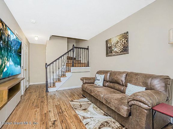 4th image of 33 Amanda Ct