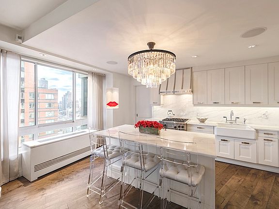 4th image of 167 E 61st St APT 19D
