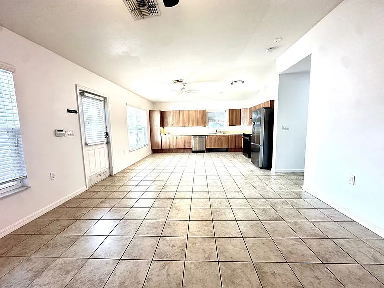 1121 Dr Martin Luther King Jr St S — Photo 5