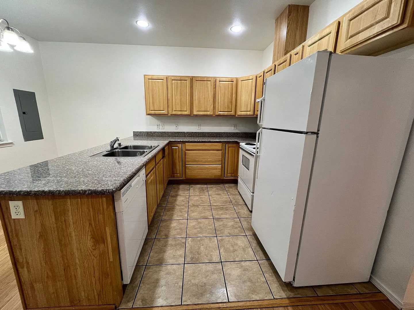 Pet Friendly 3 Bedroom Townhouse! — Photo 3