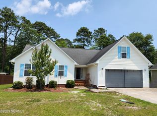 111 Sages Ridge Dr, Holly Ridge, NC 28445