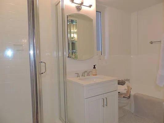 Rented by essential NEW YORK Real Estate | media 16