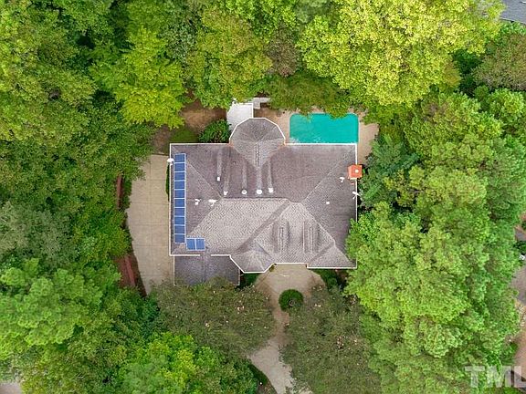 5th image of 111 Redfern Dr