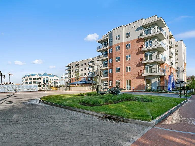 Harbor Landing — Photo 33