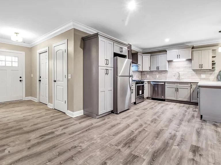 11290 Broadway St — Photo 5