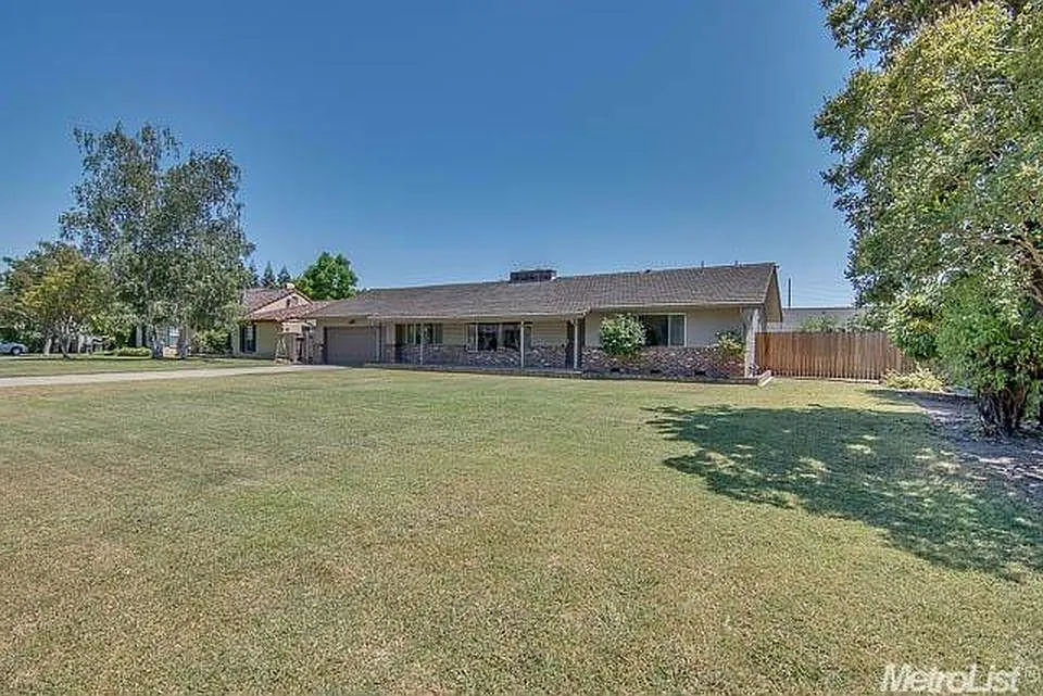 1008 El Camino Ave
