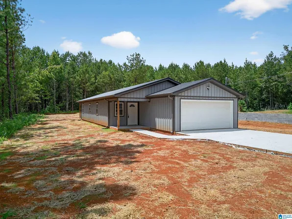 1129 Earl Roberts Rd, Anniston, AL 36207