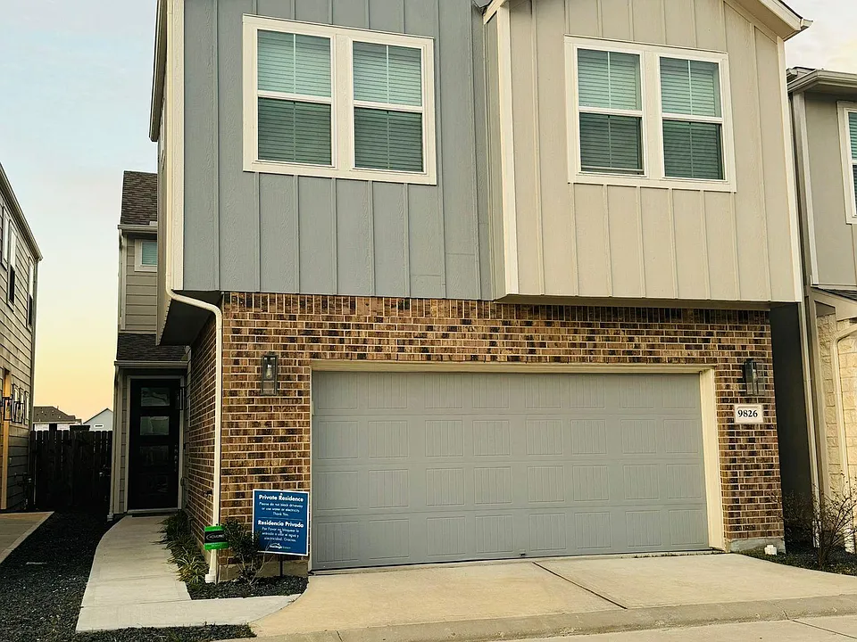 9826 Magnolia Village Ln