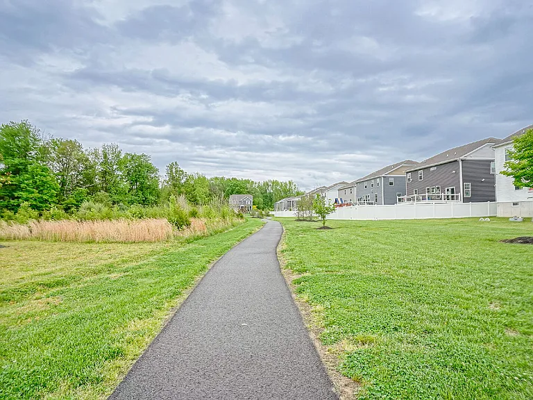 32 Westmont Dr #1 — Photo 13