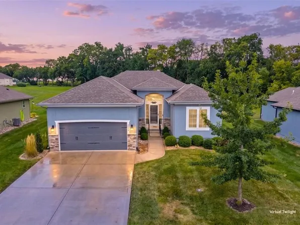 2005 Creek View Ln, Raymore, MO 64083