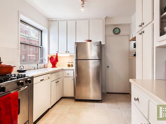 3rd image of 34 Plaza St E APT 307