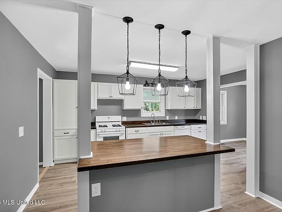 2nd image of 34 37th St