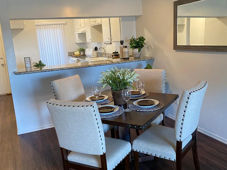 2 Bed - dining room