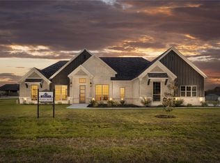 301 Oak Meadow Ln, Weatherford, TX 76085