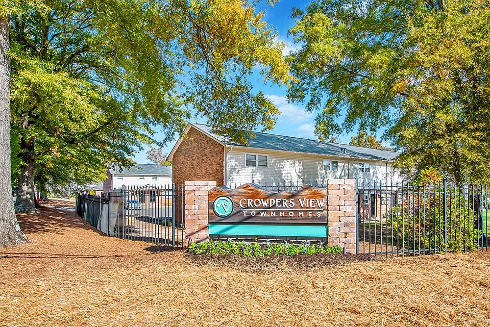 Crowders View Townhomes — Photo 2