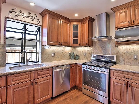 3rd image of 408 Don Carlos Ct