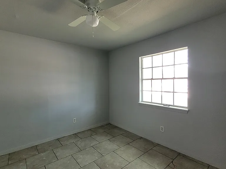 2413 Boca Chica Dr — Photo 5