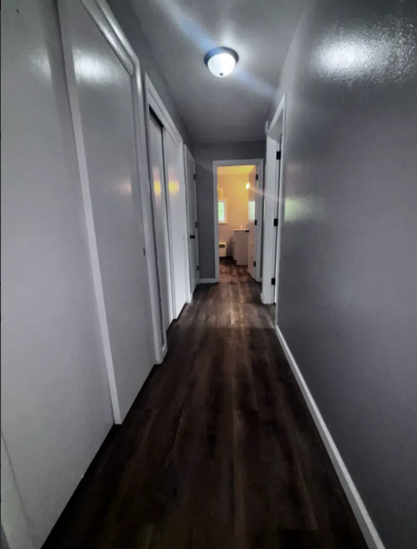 319 E Harris St — Photo 3