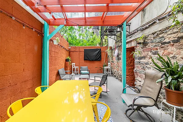 Sold by Triplemint | media 11