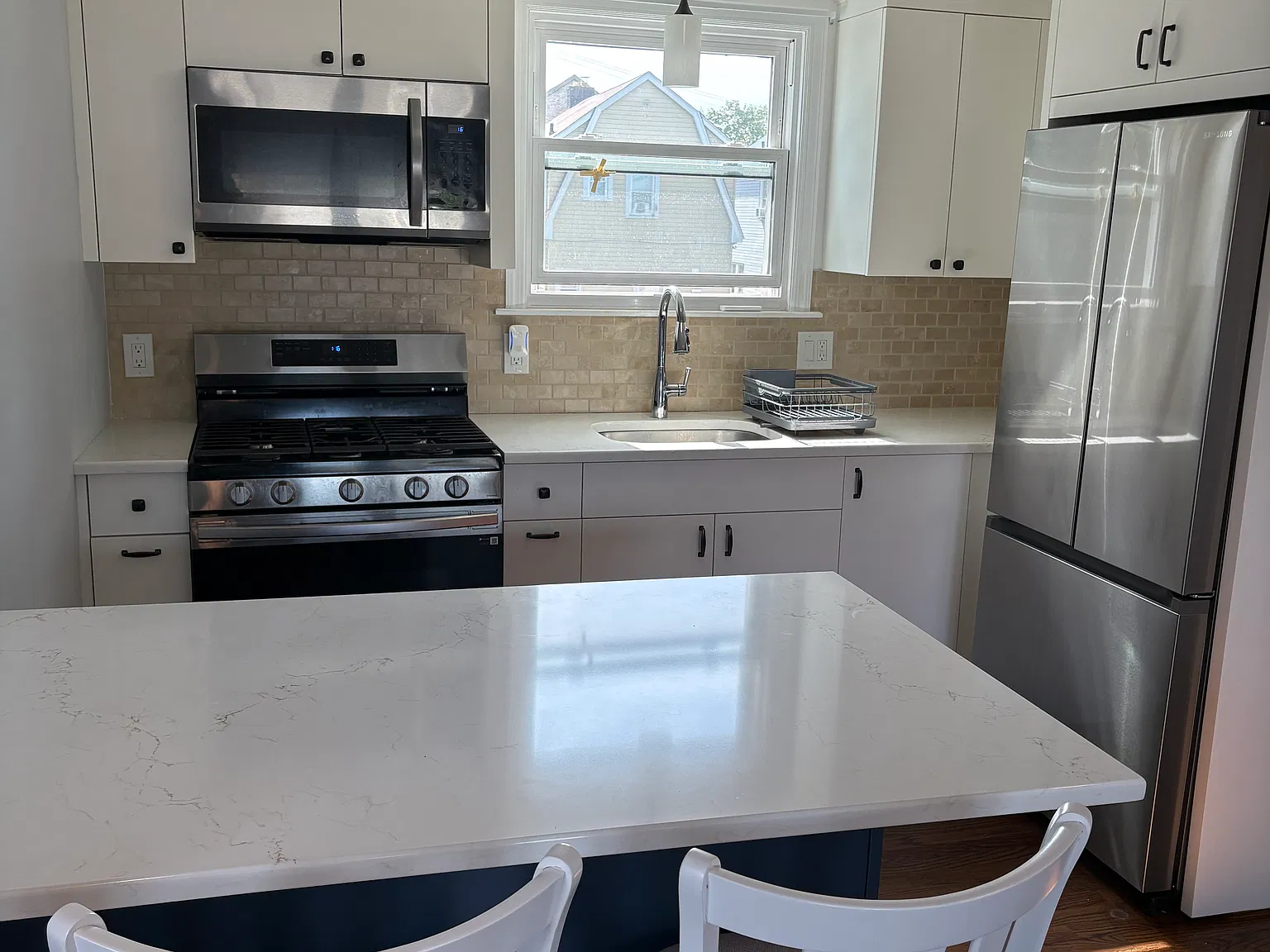 2 bed, 750 sqft, $2,700 — Photo 2