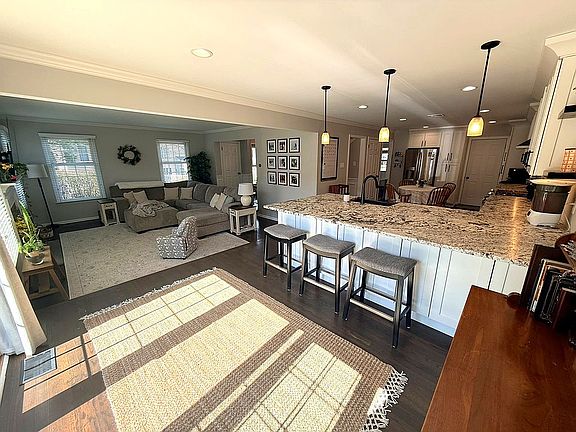 5th image of 292 Conway Cir