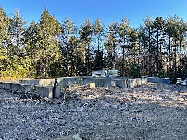 2nd image of 452 County Road