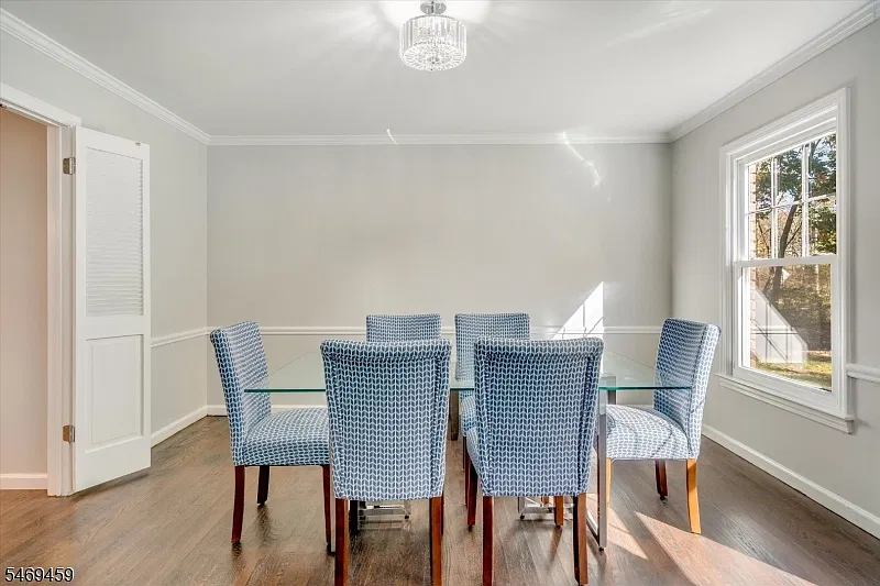 4 bed, 2.5 bath, $5,300 — Photo 4