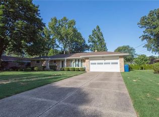 5212 Douglas Dr, North Olmsted, OH