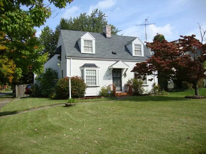 496 Mistletoe Ave photo 1