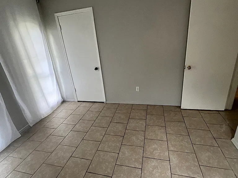 4304 Meadowpark Dr — Photo 7