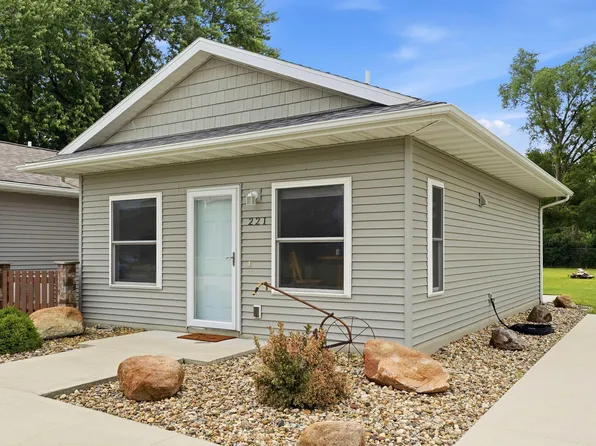 221 Collins Ave, Evansdale, IA 50707