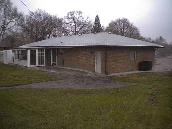 2nd image of 1301 Park Dr