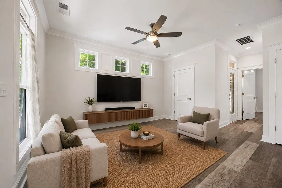 3 bed, 3.0 bath, 1367 sqft, $2,150 — Photo 2