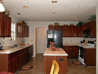 3rd image of 6684 Stillington Dr