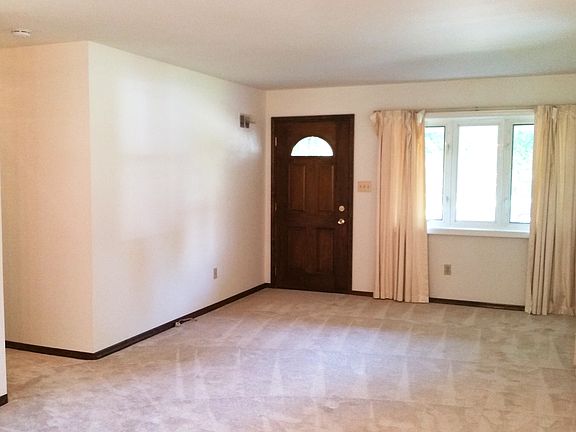 3rd image of 7406 Lisle Ave