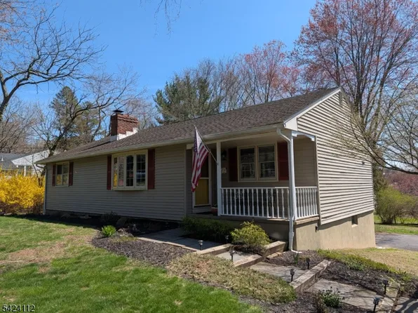 7 Rupells Rd, Clinton Town, NJ 08809